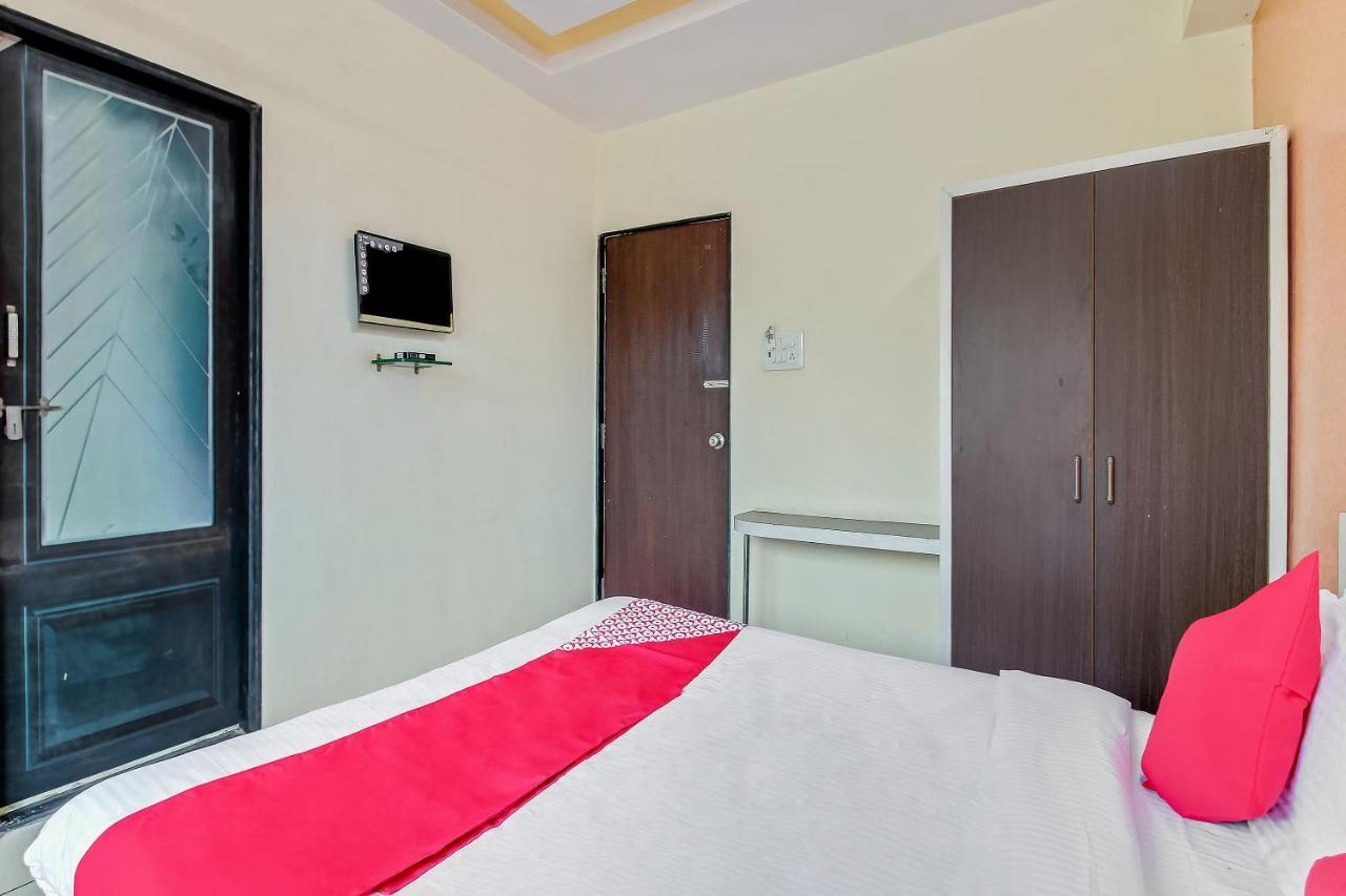 Oyo Flagship 48365 Hotel Shiva'S Castle Chalisgaon Oda fotoğraf