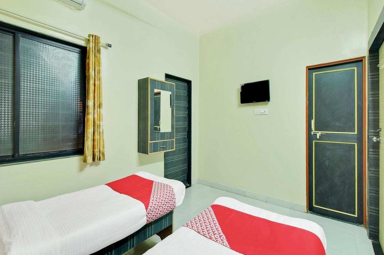 Oyo Flagship 48365 Hotel Shiva'S Castle Chalisgaon Oda fotoğraf