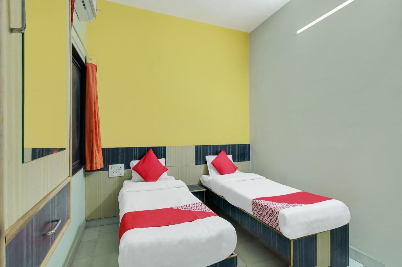 Oyo Flagship 48365 Hotel Shiva'S Castle Chalisgaon Oda fotoğraf